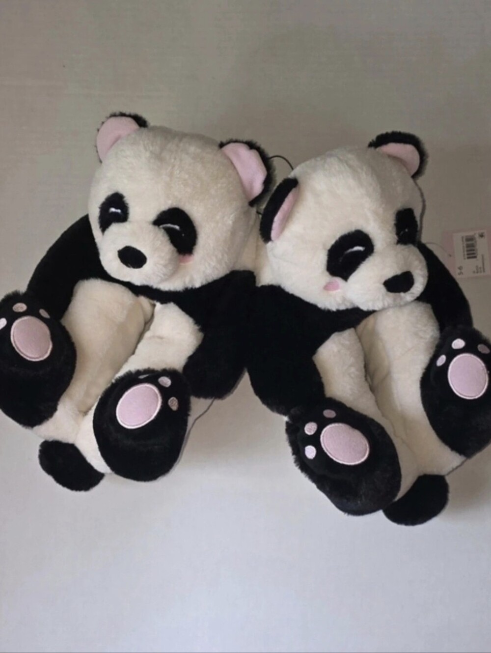 Women's Feetmoji Plush Panda Slippers, Size 5-6